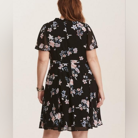 Torrid Floral Chiffon Dress - Picture 2 of 6